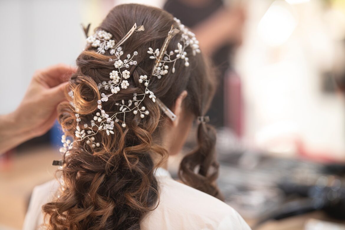 O penteado de noiva ideal para cada tipo de vestido