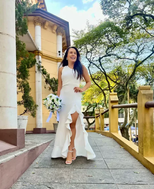 Vestido de Noiva Civil Cetim Ombro Só Fenda Lateral Noiva no Civil

