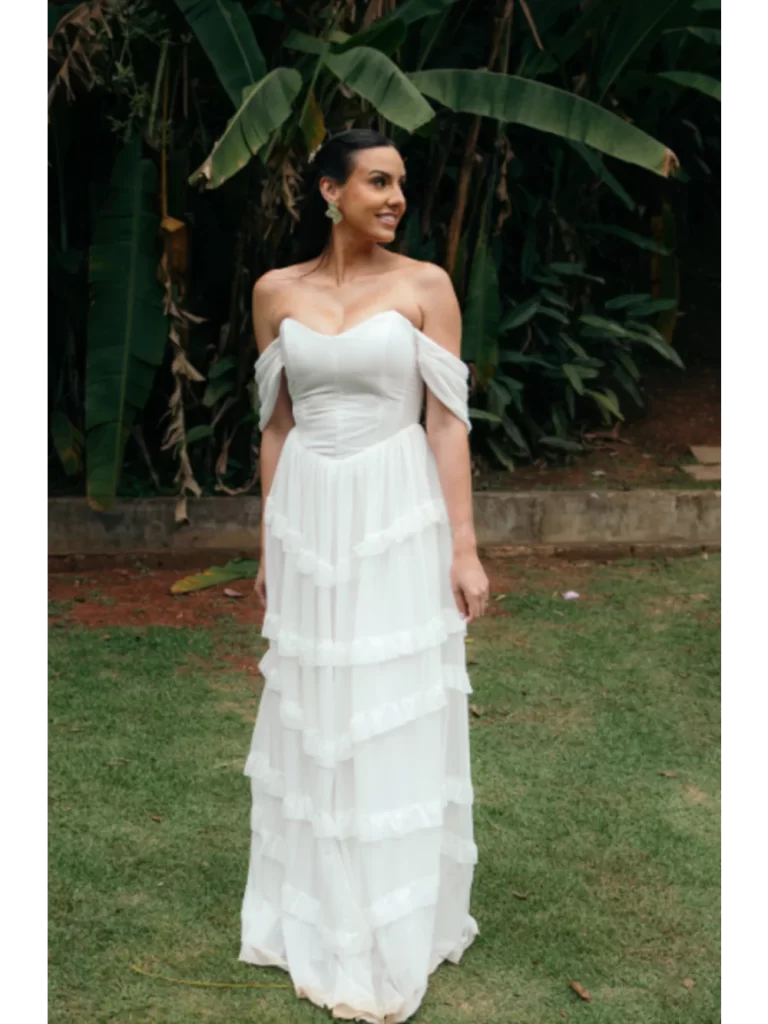 Vestido com Mangas Princesa e Saia com Babados Off White Serena Wear

